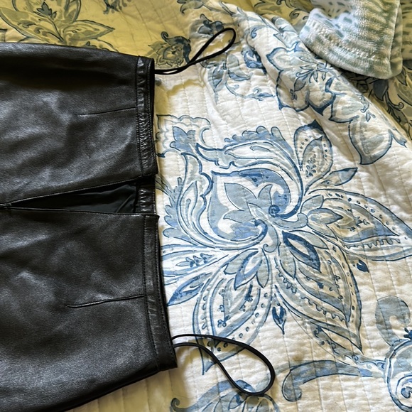 Buttery soft excellent condition black 100% leather.  Size 8. Purple label. - Picture 7 of 9